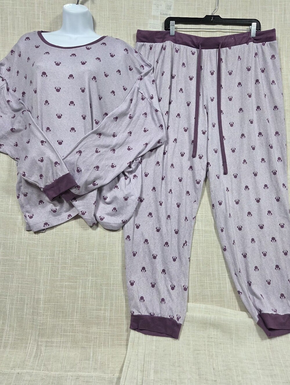 Disney Women's Minnie Mouse Pajama Set XXL.